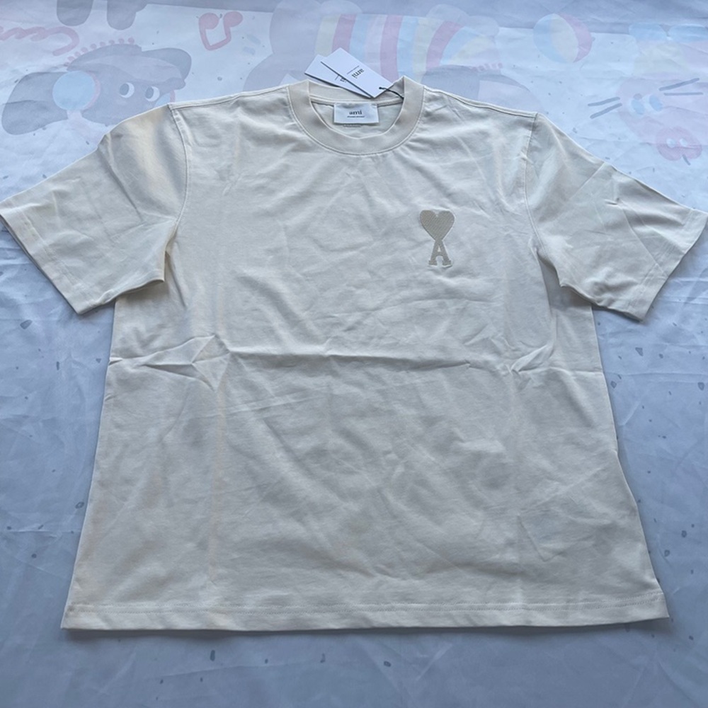 Ami Cream Short Sleeve Tee with Heart 'A' Logo